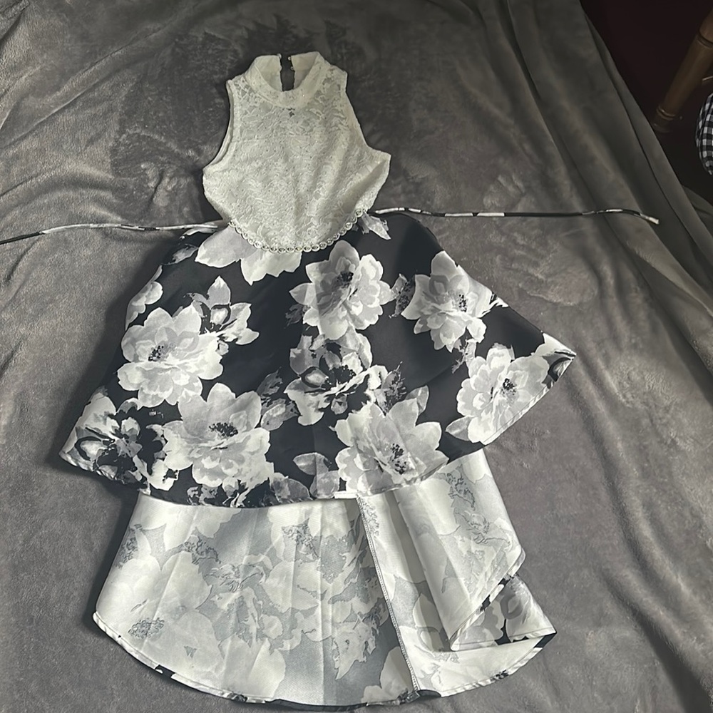 White and Black Dress SIZE: 10 in kids